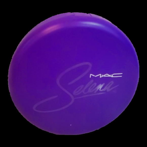 Selena MAC - Picture 1 of 4